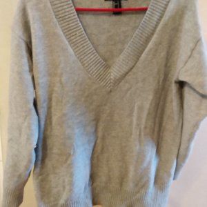 FOREVER 21 GRAY SWEATER